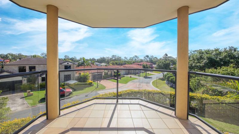 1 vaucluse place mansfield qld 4122