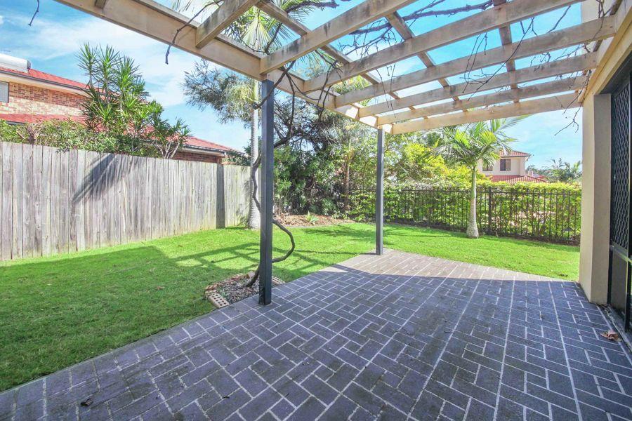 1 vaucluse place mansfield qld 4122