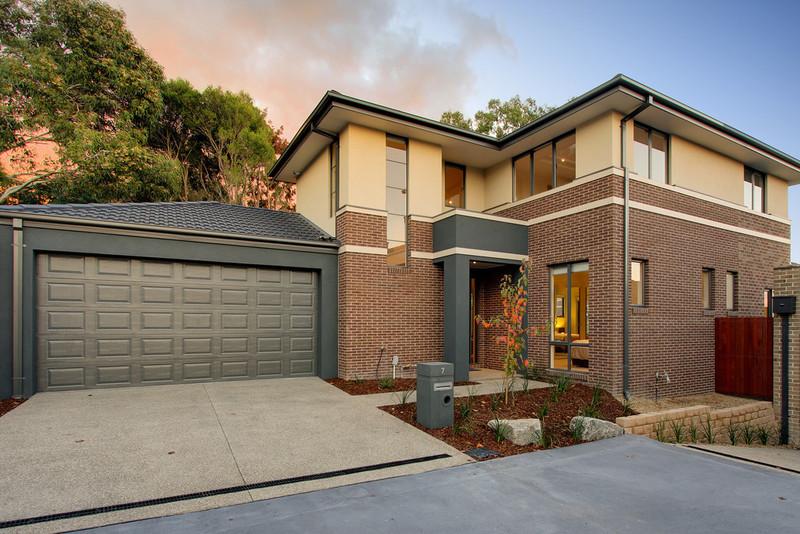 2 vaucluse court donvale