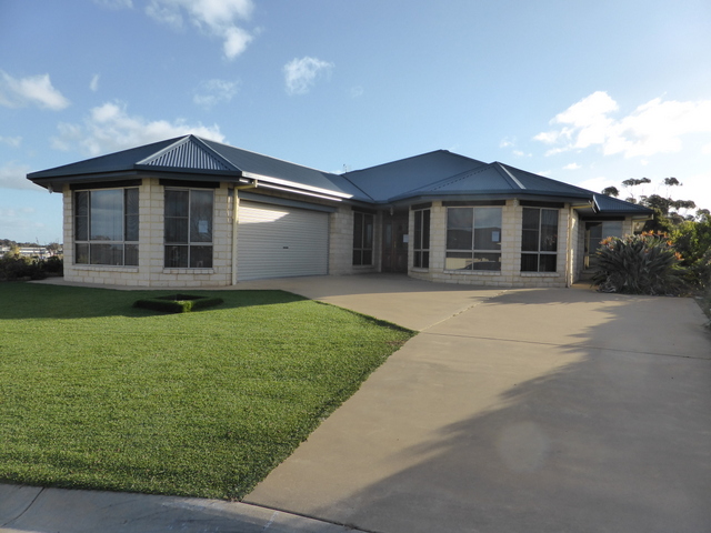 2 vaucluse place parkes