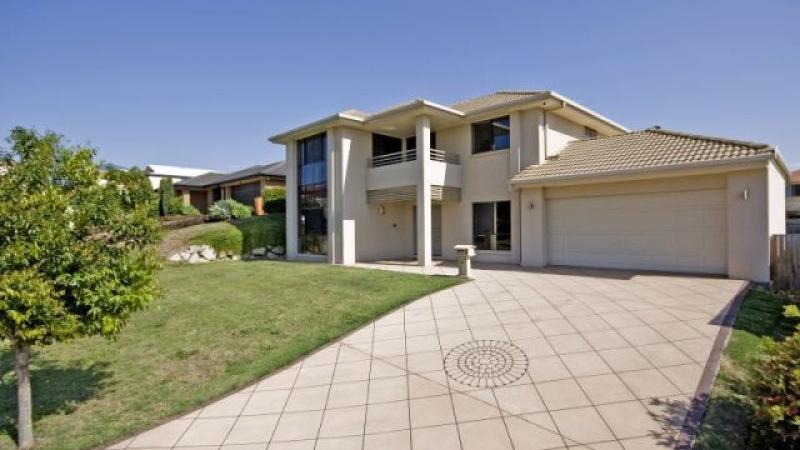 4 vaucluse place mansfield qld 4122