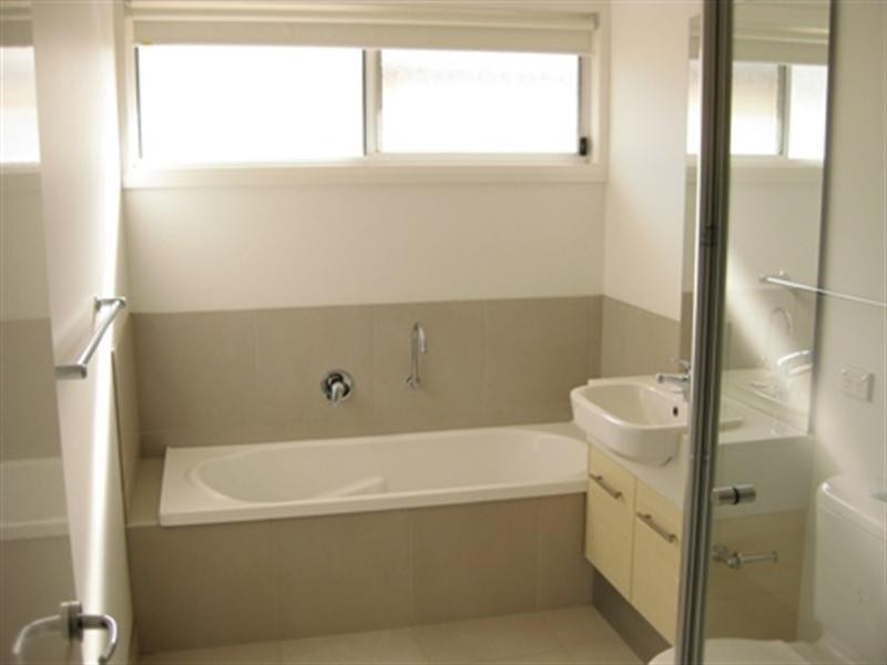 61 vaucluse boulevard point cook