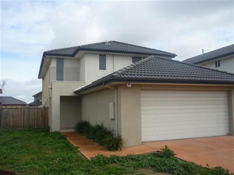 61 vaucluse boulevard point cook