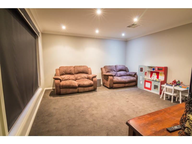 7 vaucluse place parkes