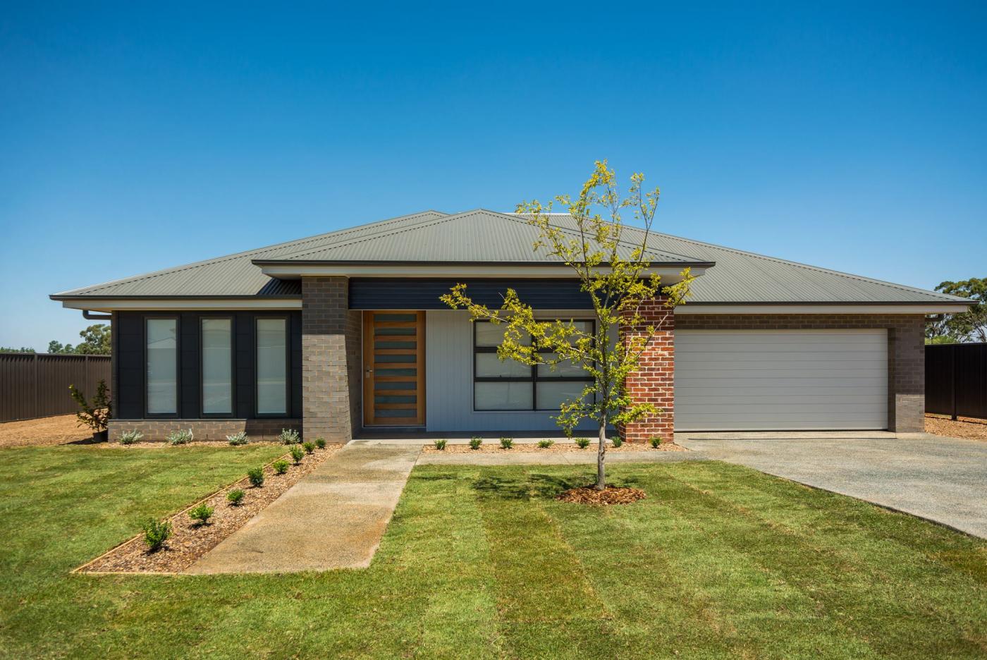 8 vaucluse place parkes