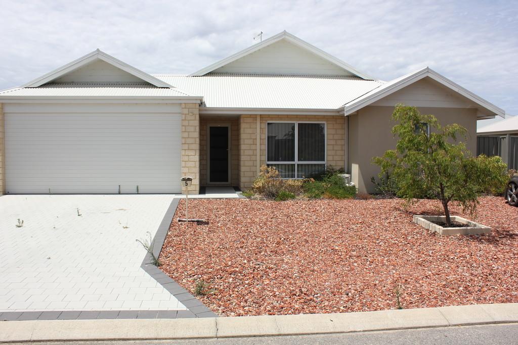 8 vaucluse way coodanup