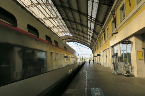 avignon arles train
