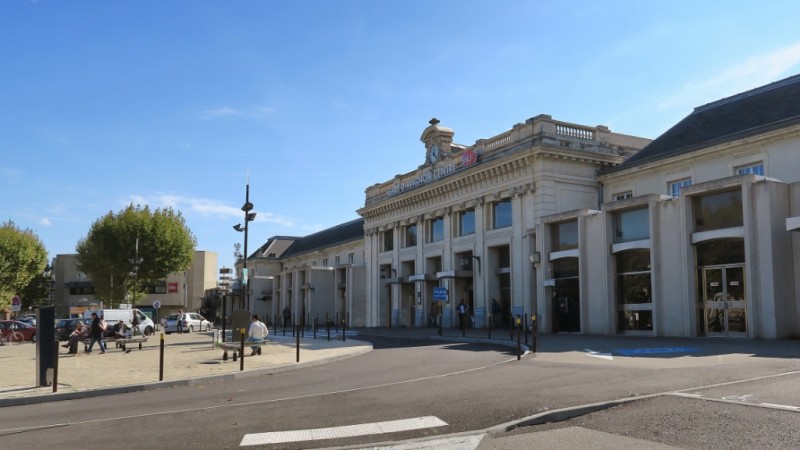 avignon arles train
