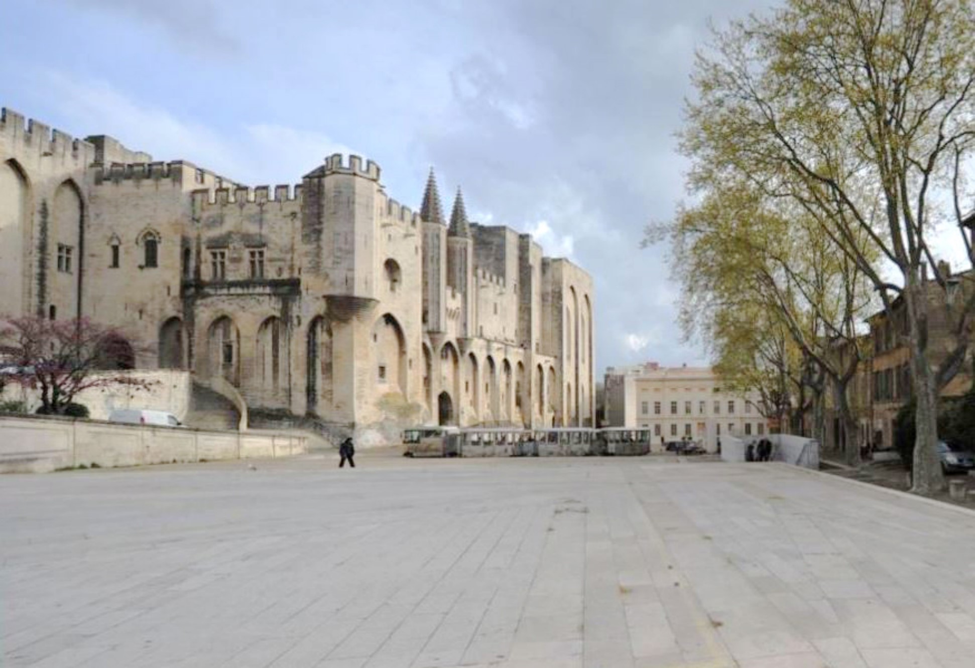 avignon intra muros