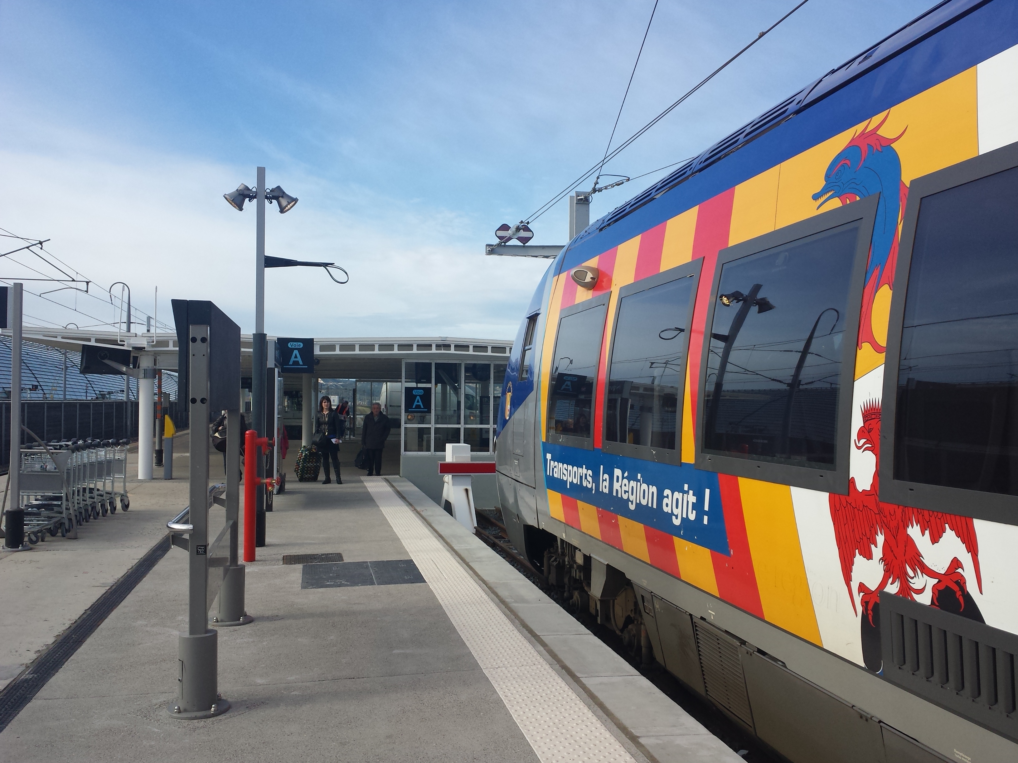 avignon nimes train