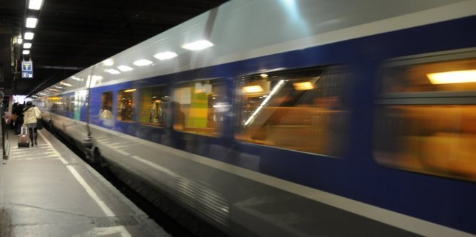 avignon nimes train
