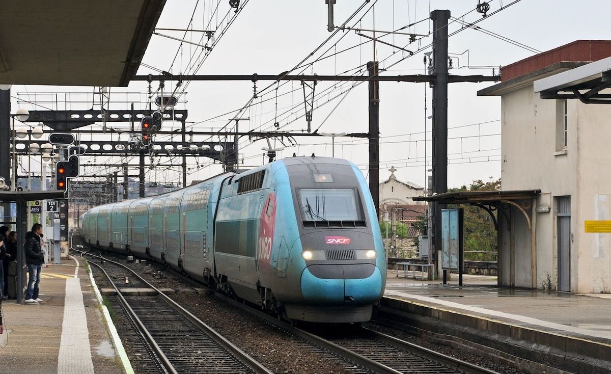 avignon nimes train