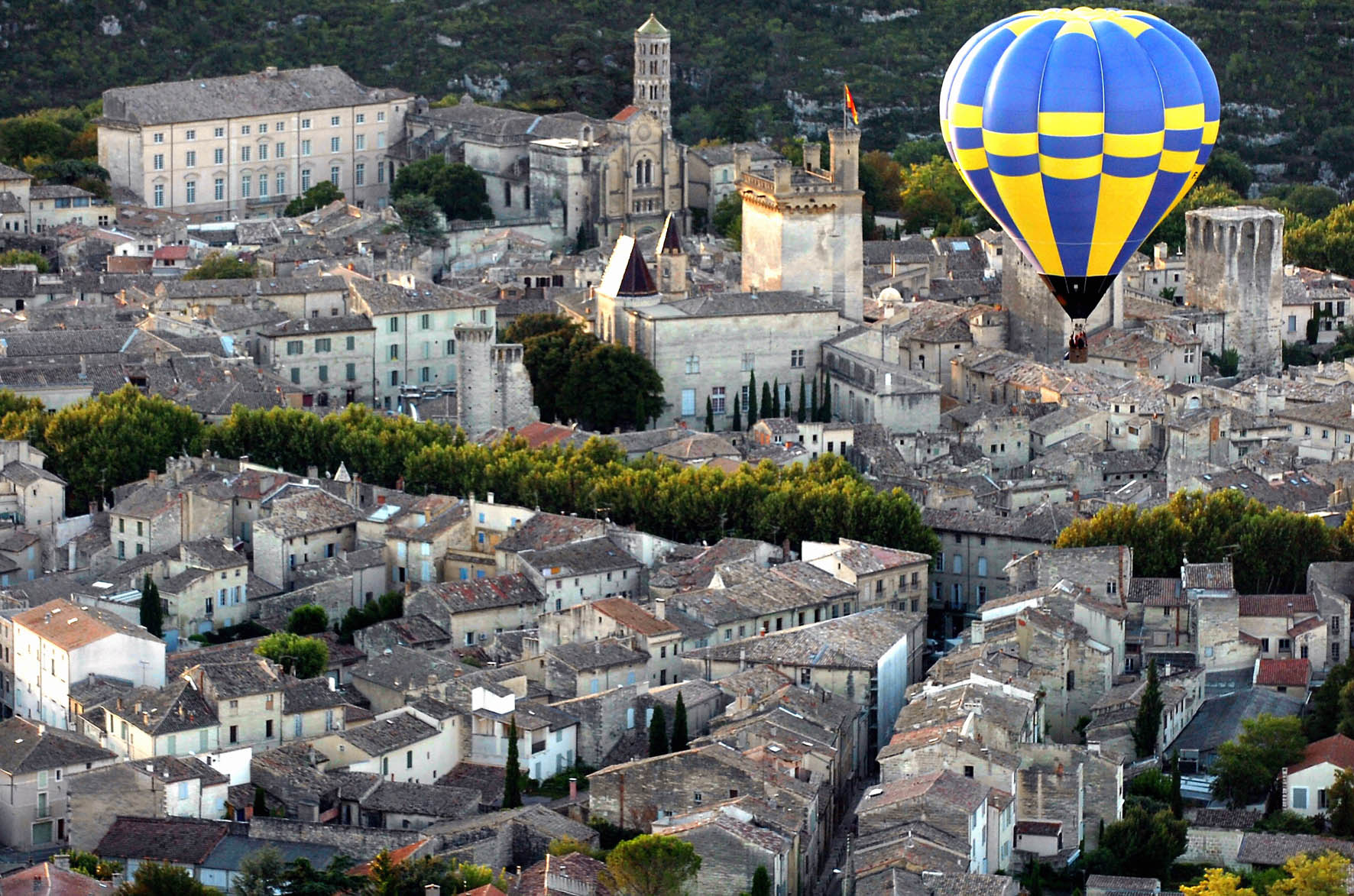 avignon uzes bus