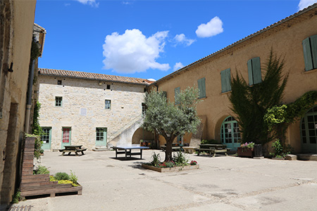 avignon uzes distance