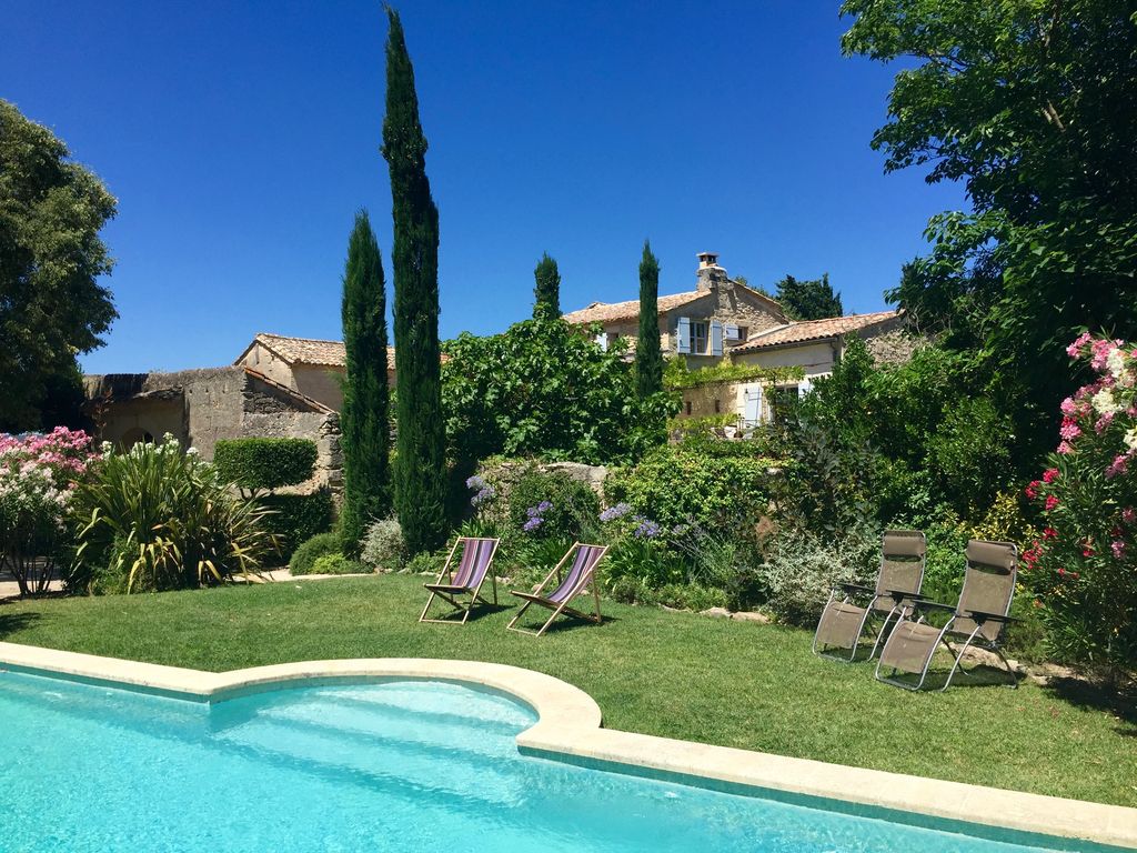 avignon uzes distance