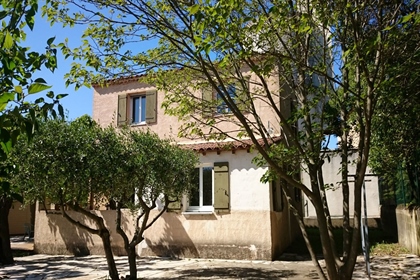 avignon uzes distance