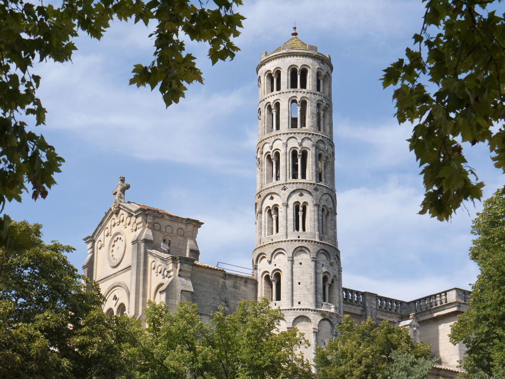 avignon uzes distance