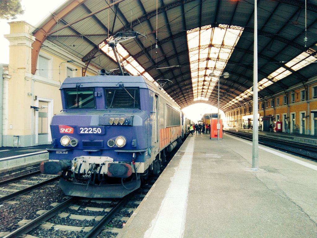 avignon valence train