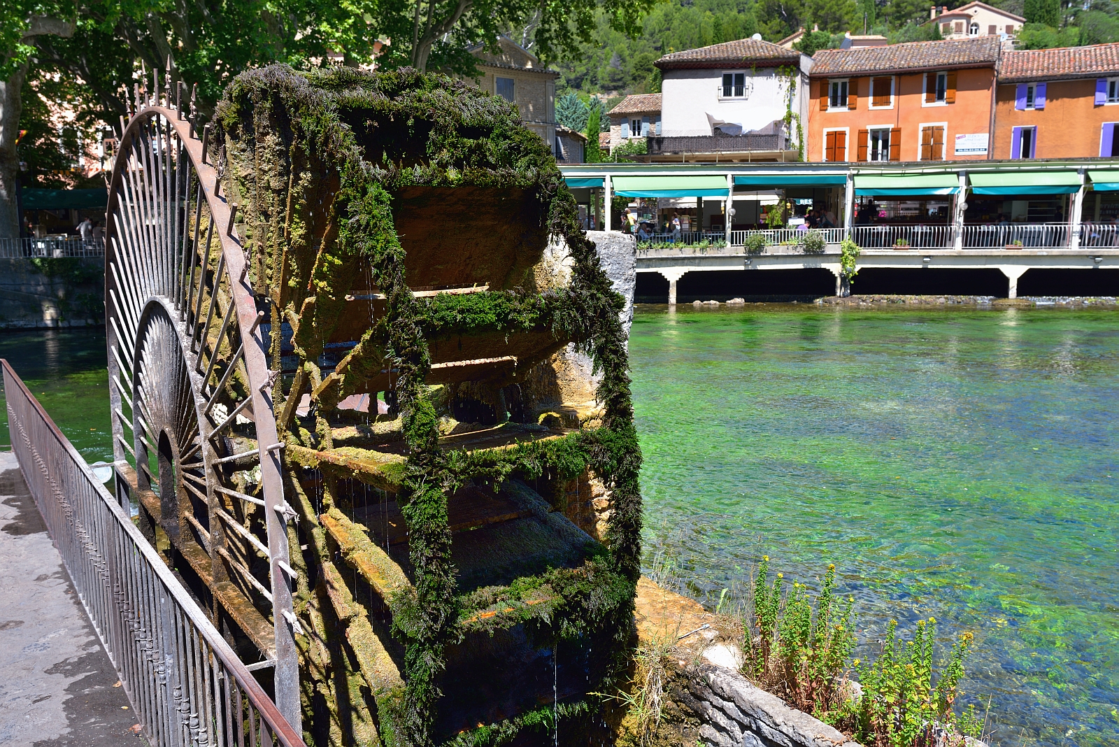 fontaine de vaucluse offnungszeiten