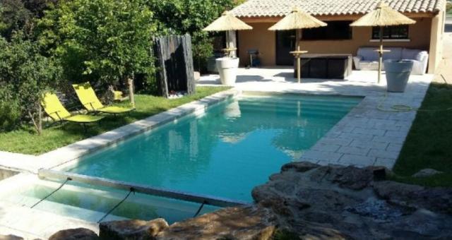 gite vaucluse 4 personnes piscine