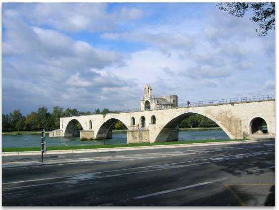 historia mostu w avignon