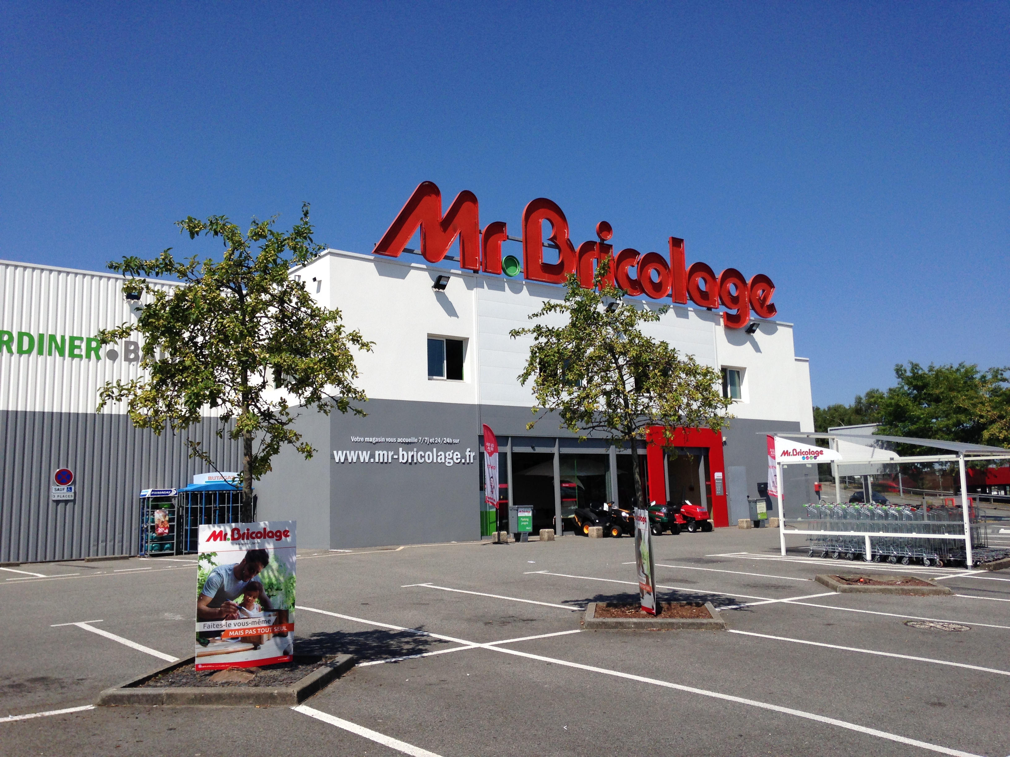 m bricolage avignon