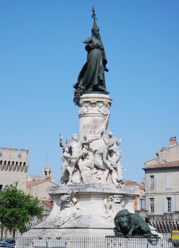 monument a avignon