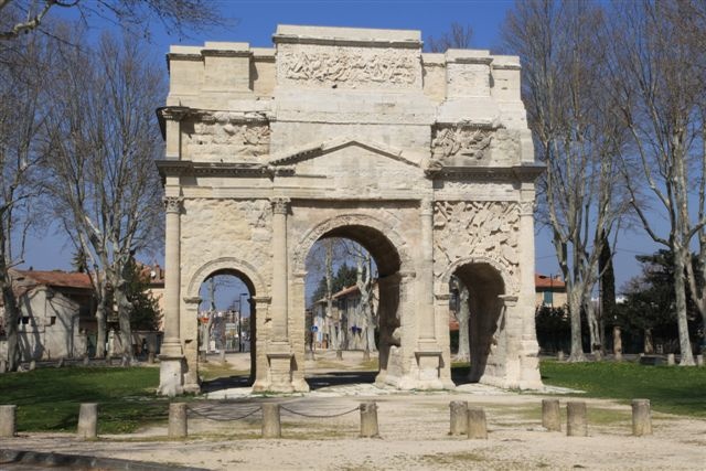 monument a avignon
