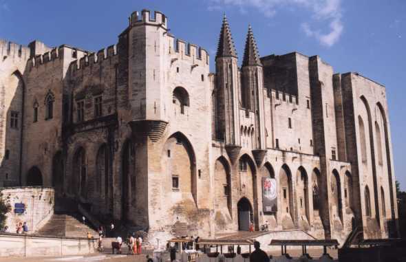 monument a avignon