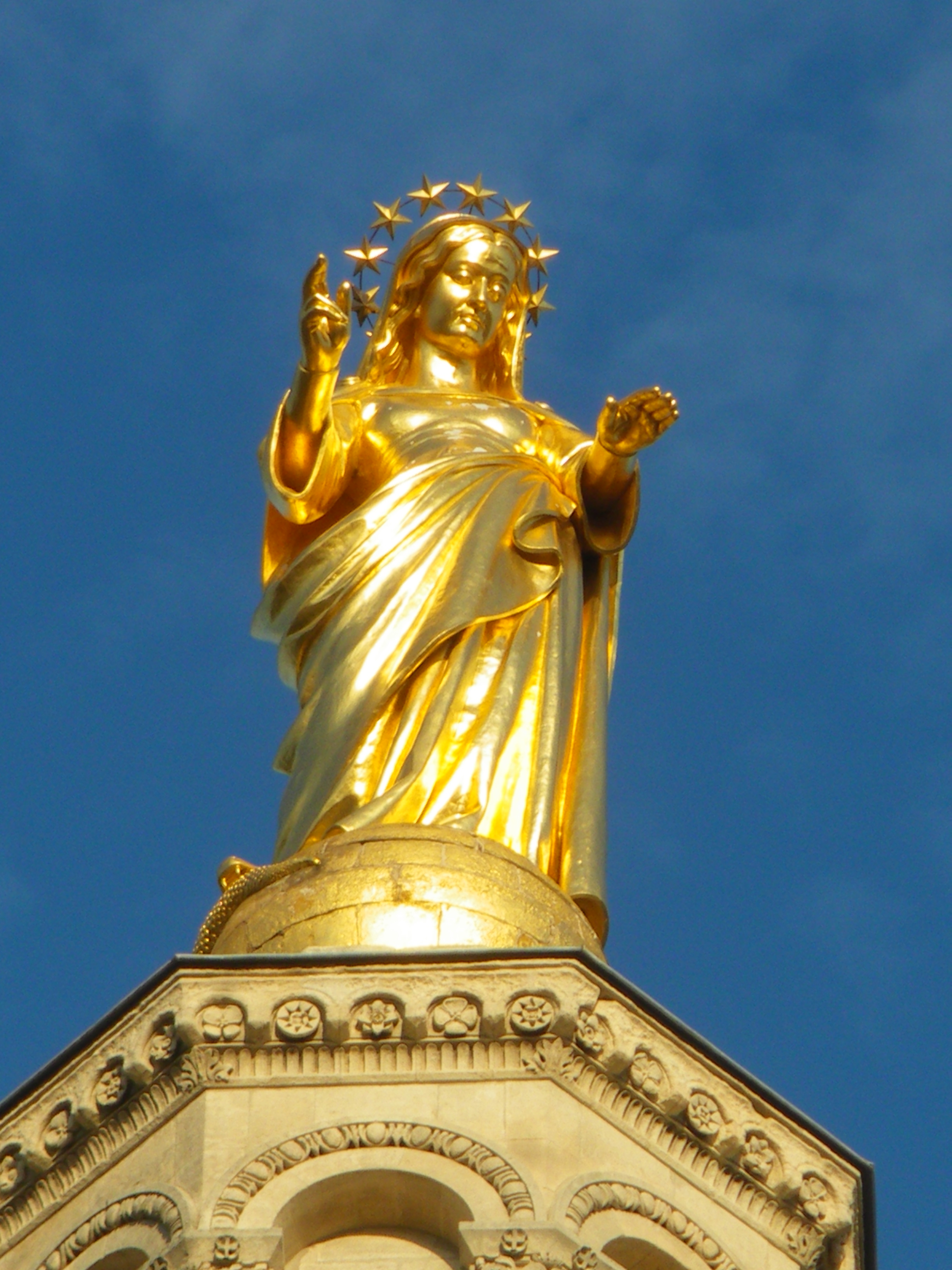 monument a avignon
