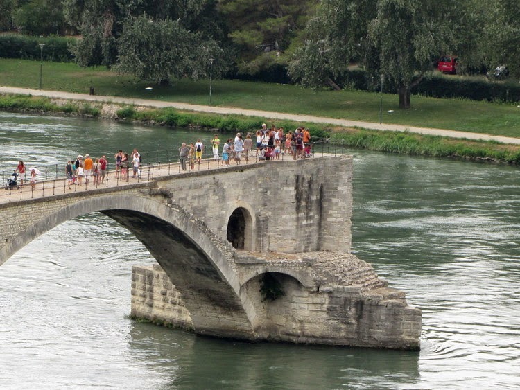 most w avignon piosenka