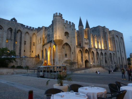 pape a avignon