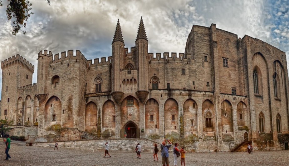 pape a avignon