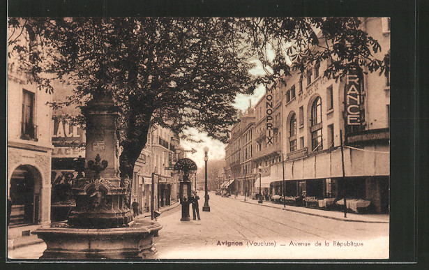 pocztowki z avignon