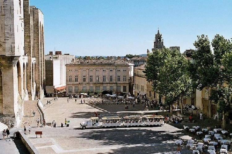 s&rsquo;installer a avignon