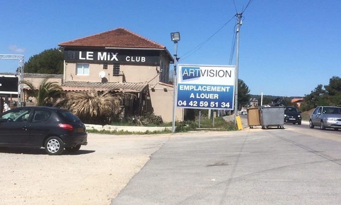 vaucluse un homme tue de 17 coups de couteau