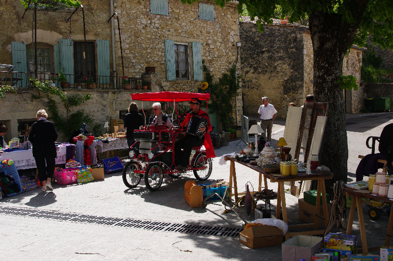vaucluse vide grenier